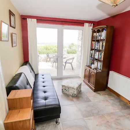 Prague House Ferienhaus Lettermore